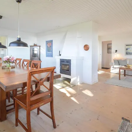 Feriehus Four-bedroom Holiday In *